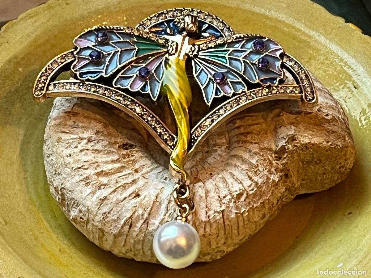 Joyeria: NINFA ALADA TIPO MASRIERA BROCHE DE ESTILO MODERNISTA ESMALTES CIRCONITAS DORADO PERLA COLGANTE Leer