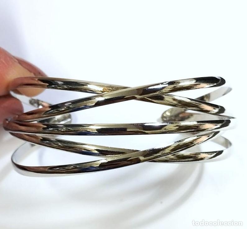 Joyeria: Brazalete de l&iacute;neas color plata, Nuevo