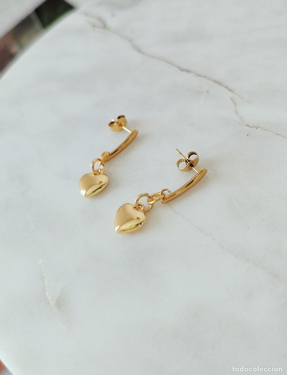 Joyeria: Pendientes metal chapado en oro . Corazones