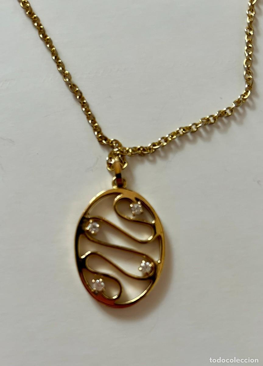 Joyeria: COLLAR DE BISUTER&Iacute;A FINA DORADO - COLGANTE OVAL CALADO E INCRUSTACI&Oacute;N DE CRISTALES - CADENA INCLUIDA