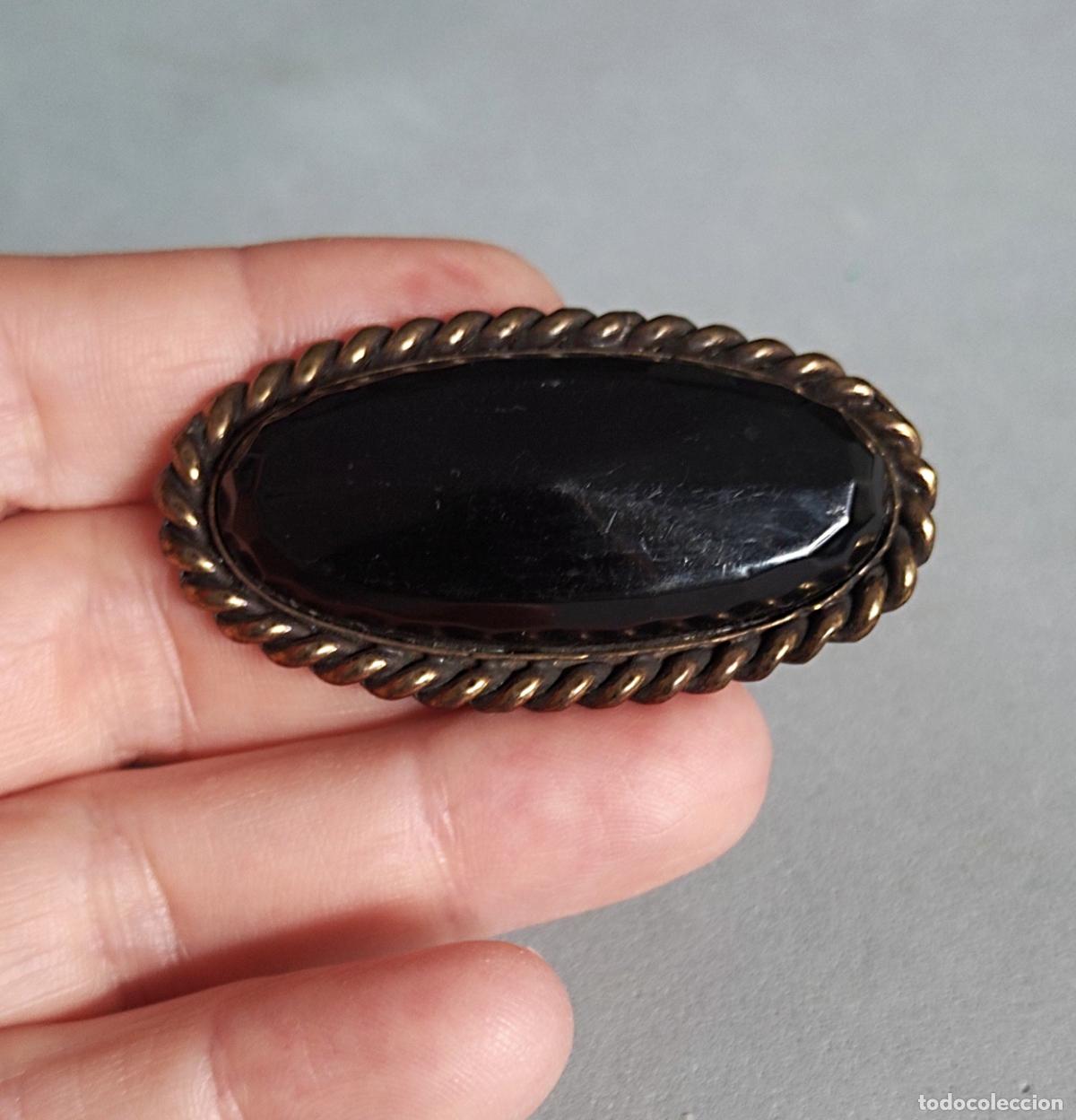 Joyeria: Antiguo broche con piedra negra. Bisuter&iacute;a.