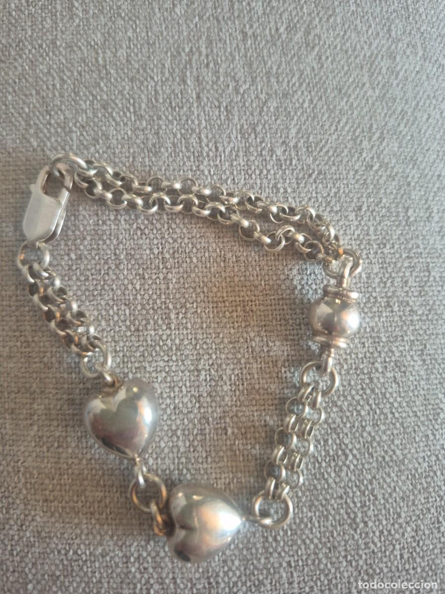 Joyeria: Pulsera plateada con corazones tipo charm elegante mujer regalo