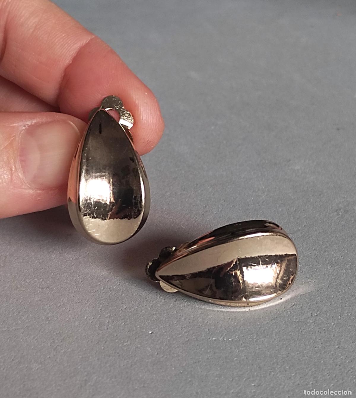 Joyeria: Pendientes dorados, bisuter&iacute;a.