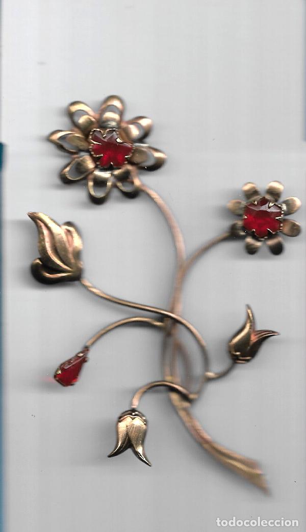 Gioielleria: ANTIGUO BROCHE DE BISUTERIA - A&Ntilde;OS 40 - DE LA CASA - J. G. B. - TAMA&Ntilde;O ALTO 10 CM, ANCHP 7 SIN USAR