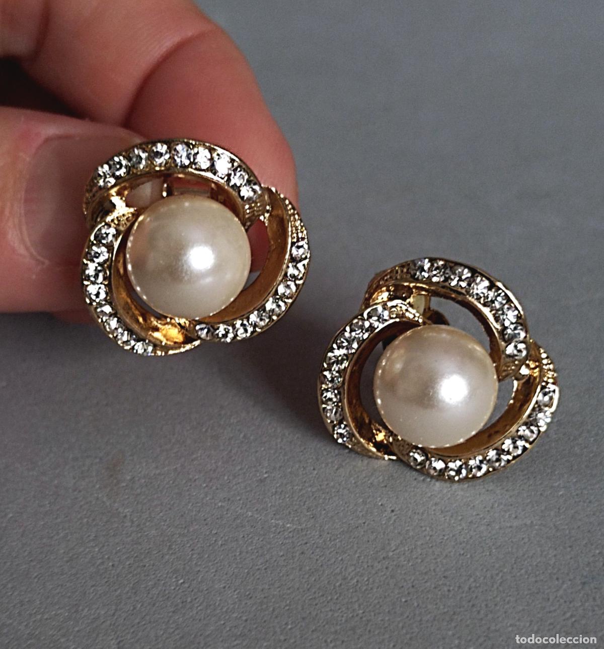 Joyeria: Pendientes bisuter&iacute;a, dorados con perla y brillantes cristalitos.