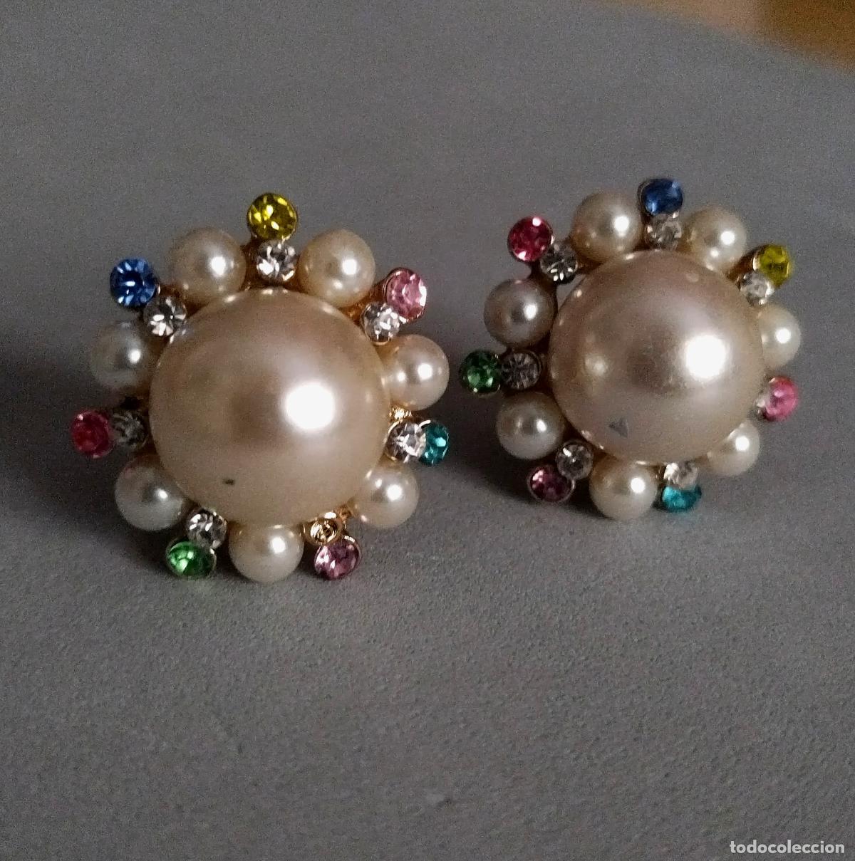 Joyeria: Bonitos pendientes con perla y cristalitos de colores.