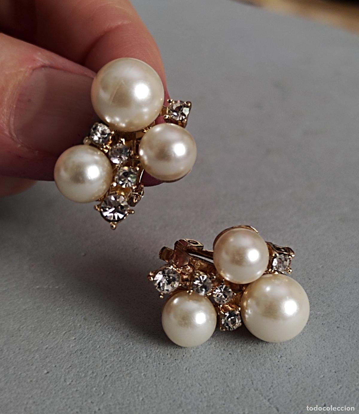 Joyeria: Pendientes de bisuter&iacute;a, dorados con perlas y brillantes cristalitos.