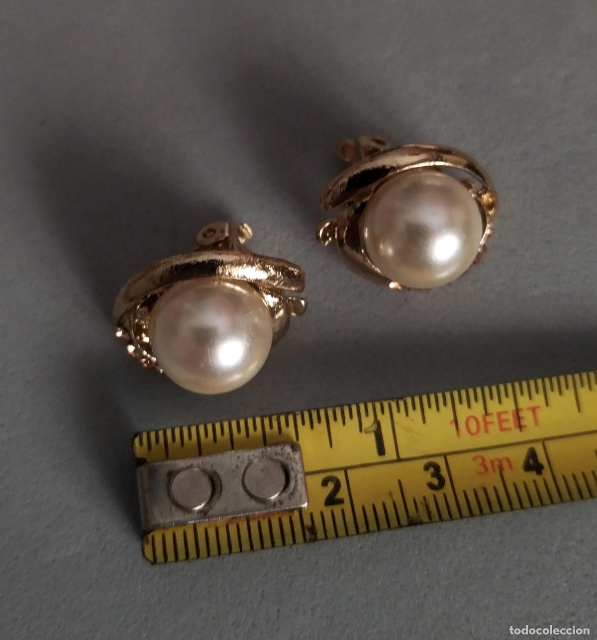 Joyeria: Pendientes dorados con perlas, cierre de clip. - Foto 2