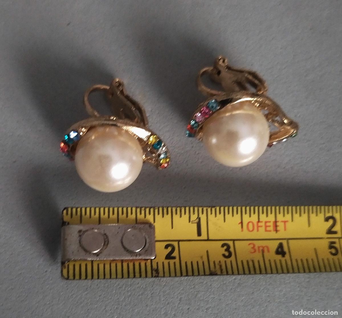 Joyeria: Pendientes dorados con perlas, cierre de clip. - Foto 2