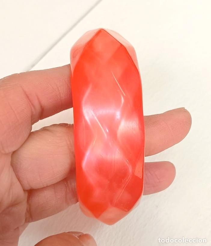 Joyeria: Pulsera color coral, antial&eacute;rgica, Nueva