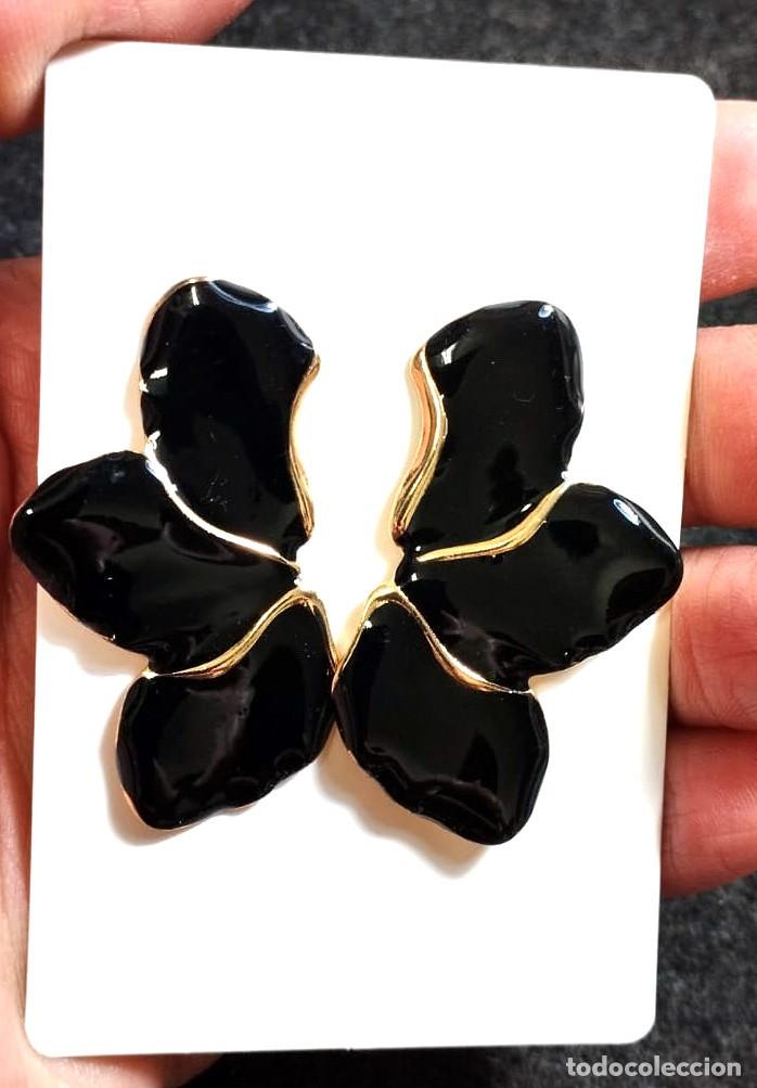 Joyeria: Pendientes largos color negro y oro, Nuevos