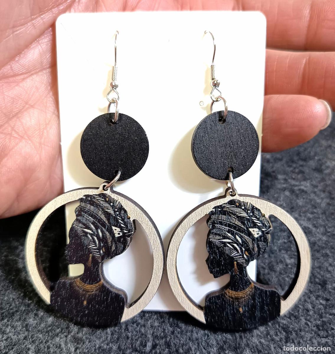 Joyeria: Pendientes largos chica africana color negro y crema, Nuevos