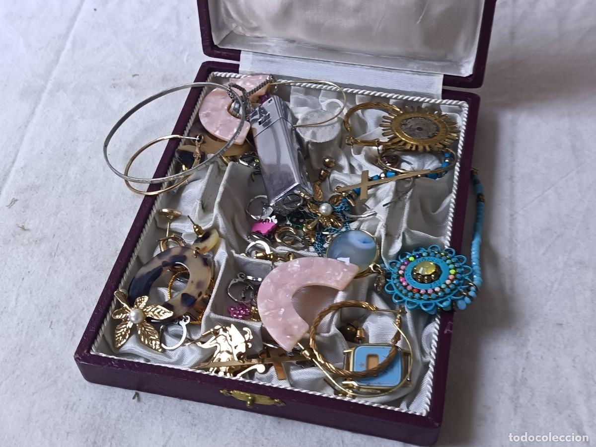 Joyeria: Lote de objetos de bisuter&iacute;a con estuche, a clasificar
