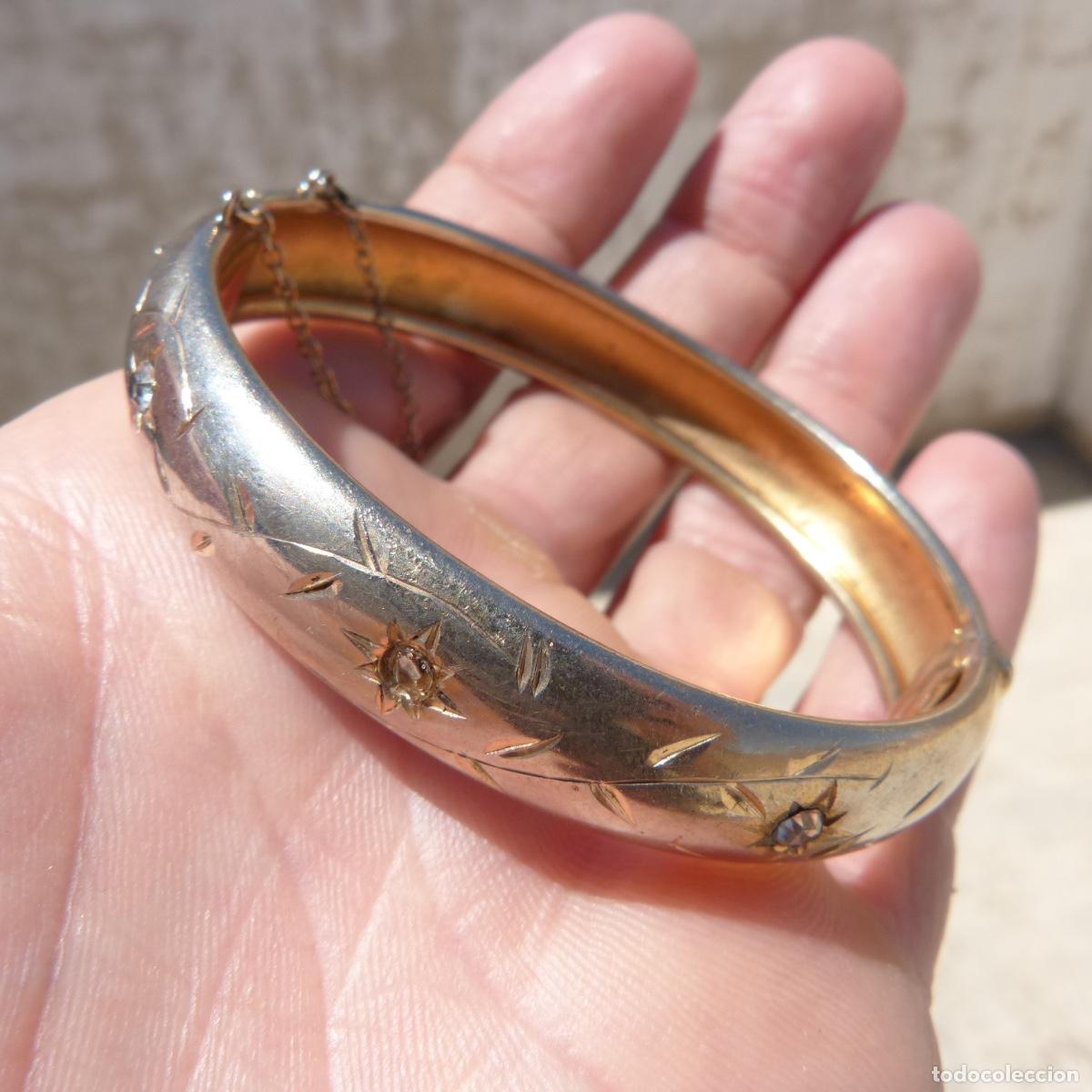 Joyeria: Pulsera o brazalete de metal con cristales brillantes, diam 6,3cm aprox, 20,50gr.