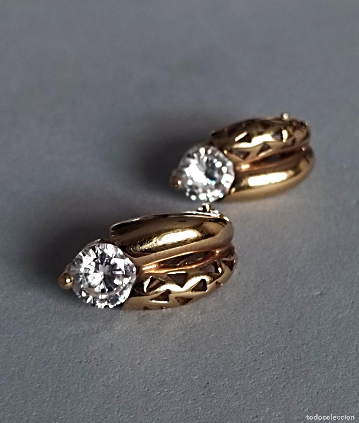 Joyeria: Pendientes chapados en oro, con circonitas, alta bisuter&iacute;a, cierre de omega.