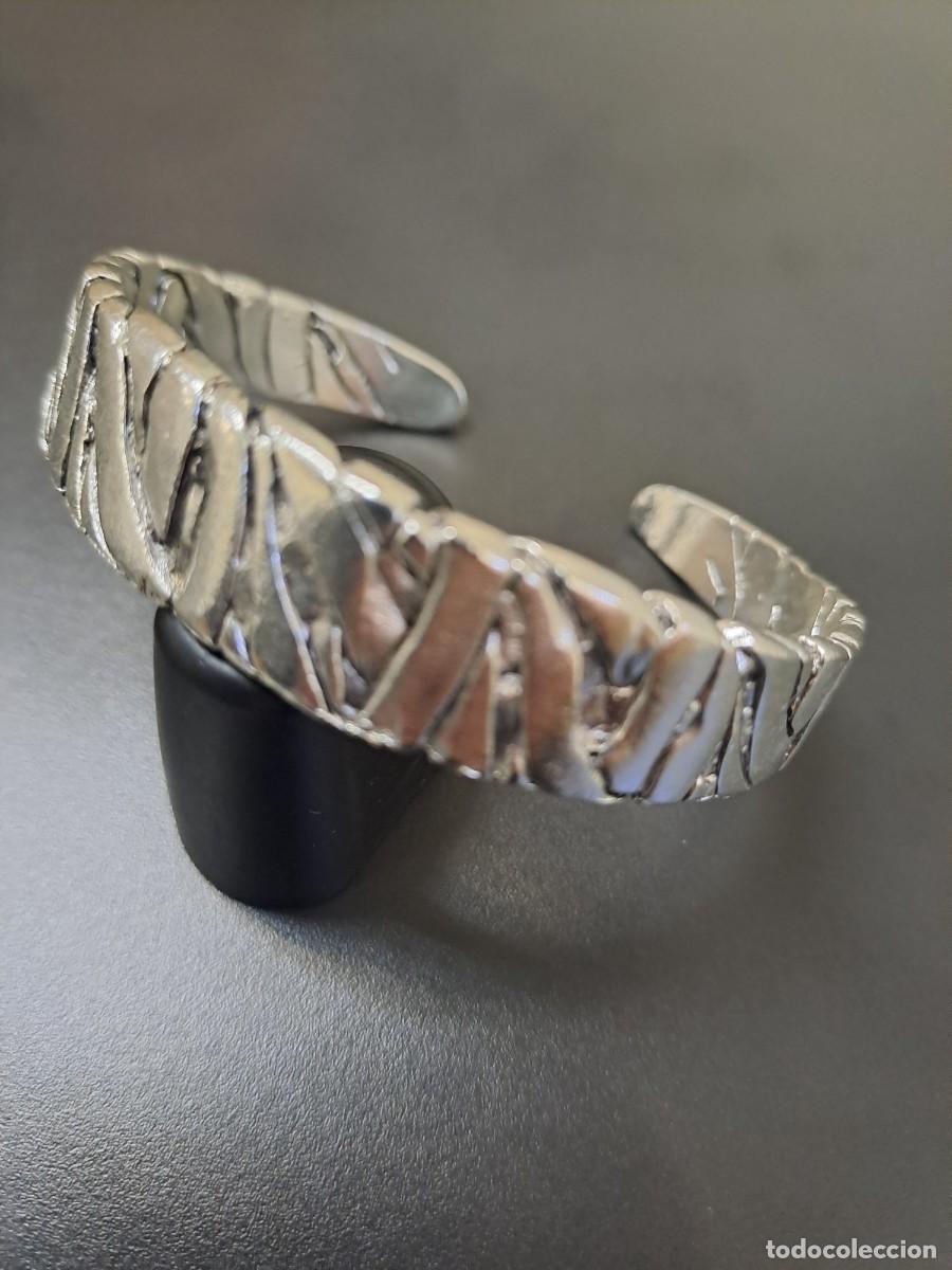 Joyeria: Pulsera met&aacute;lica ajustable trazos irregulares, nueva