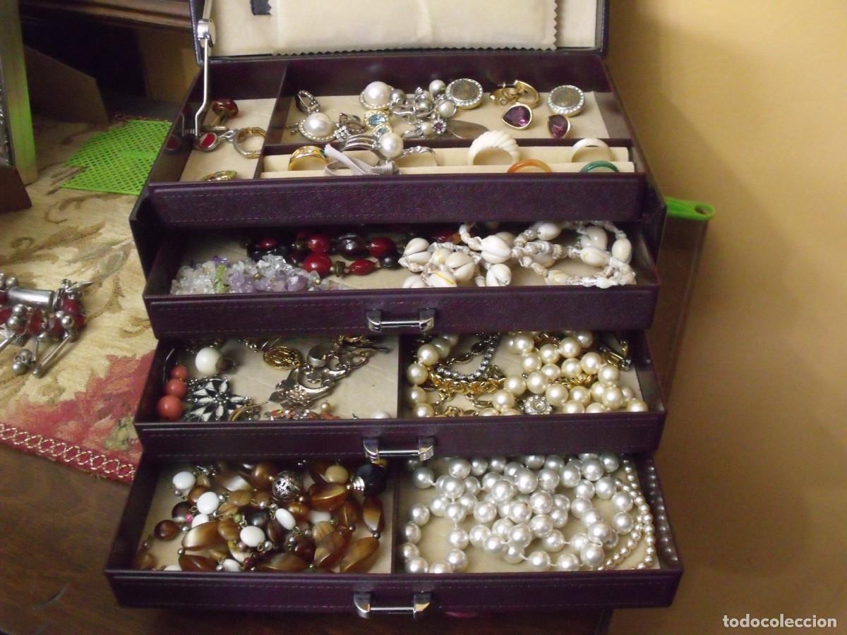 Joyeria: GRAN LOTE DE BISUTERIA ANTIGUA CON JOYERO-LOTE 645-n&ordm; 1