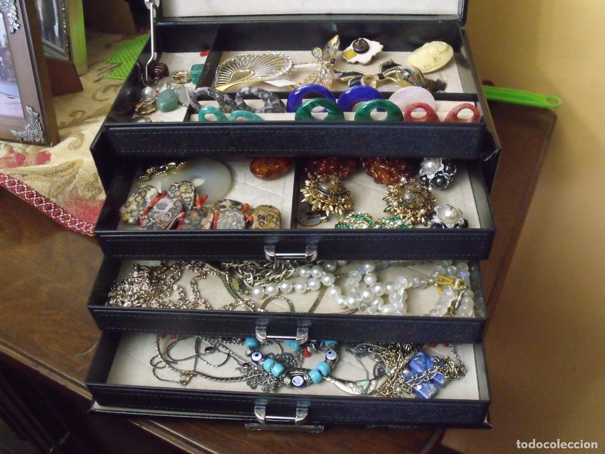 Schmuck: GRAN LOTE DE BISUTERIA ANTIGUA CON JOYERO-LOTE 645-n&ordm; 2
