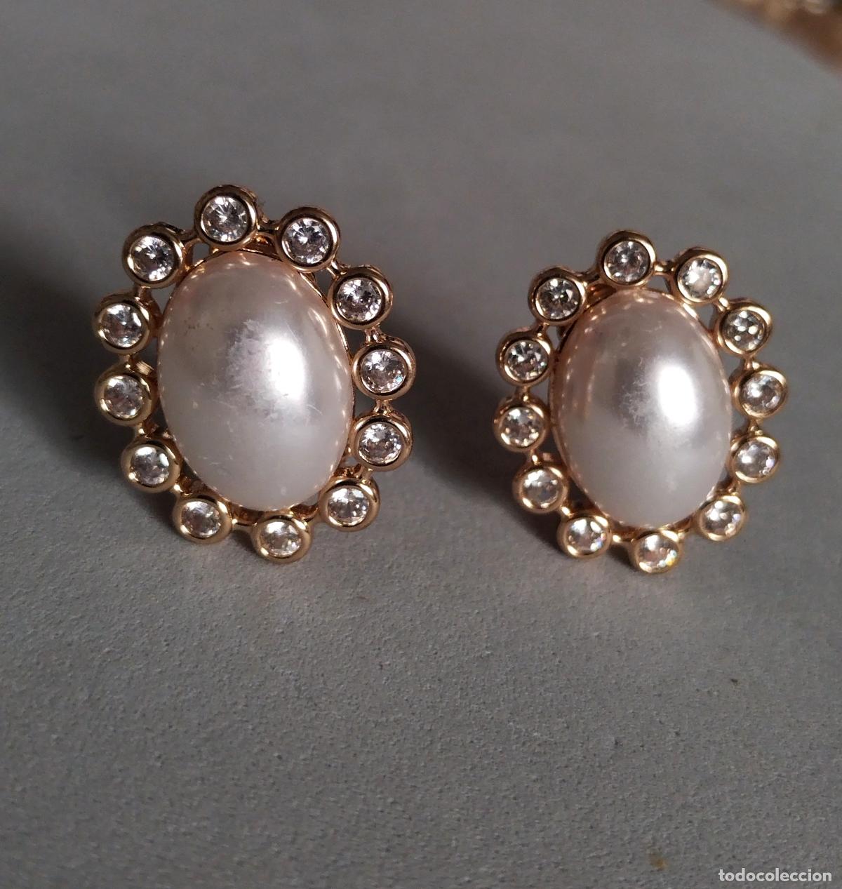 Joyeria: Pendientes bisuter&iacute;a, con perlas ovaladas, y brillantitos, cierre de clip.