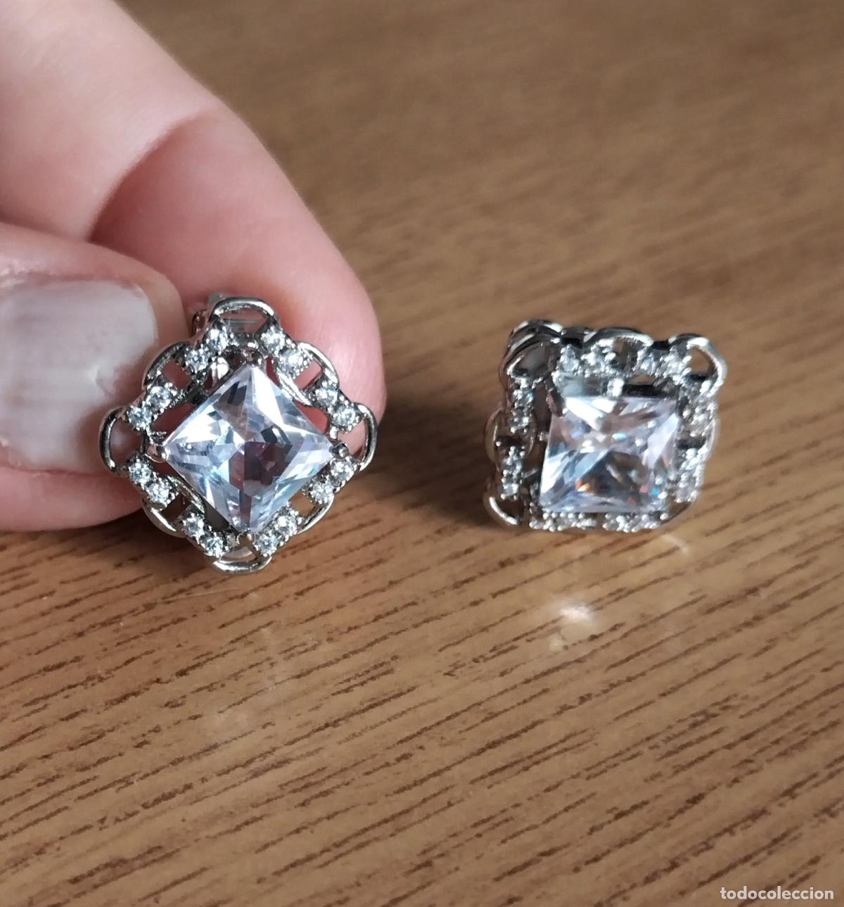 Joyeria: Pendientes plateados con circonitas, cierre de clip. - Foto 1