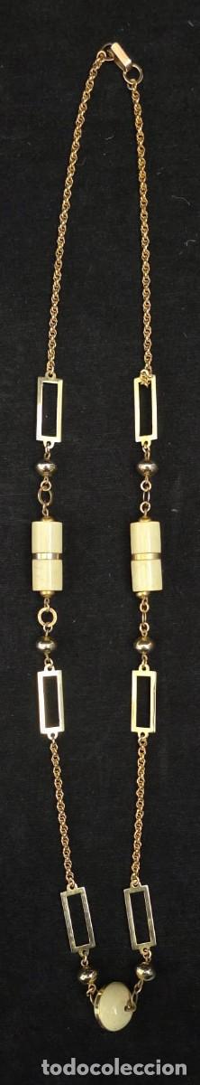 Joyeria: Collar Vintage Largo Dorado con Cuentas Marfil y Dise&ntilde;o Geom&eacute;trico Retro 78 cm