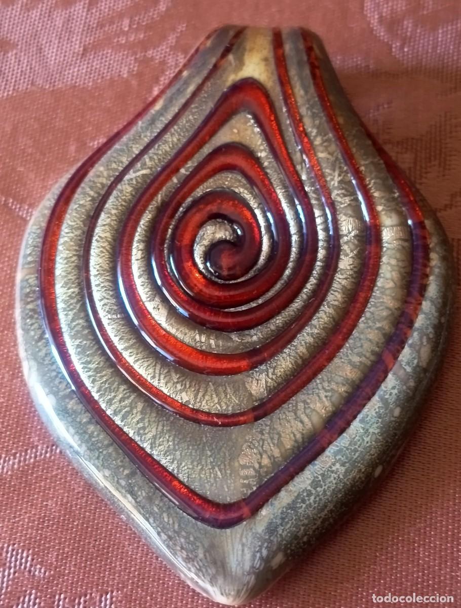 Joyeria: BONITO COLGANTE DE CRISTAL DE MURANO BEIGE CON L&Iacute;NEAS EN PLATA Y ROJO