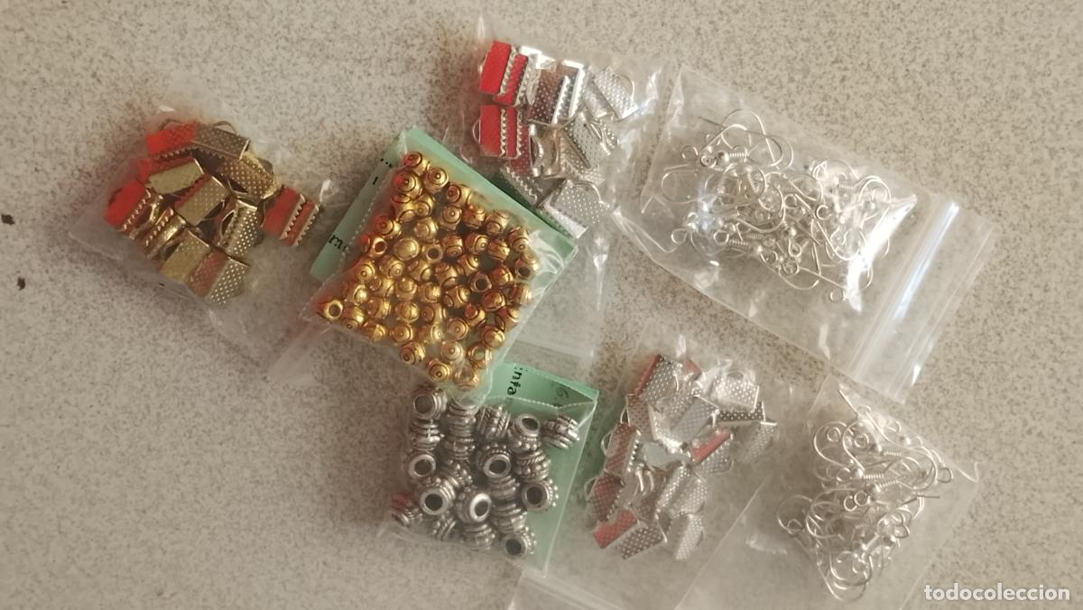 Joyeria: GRAN LOTE 7 PAQUETES DE ABALORIOS PARA PULSERAS PENDIENTES Y COLGANTES METAL DORADO Y PLATEADO
