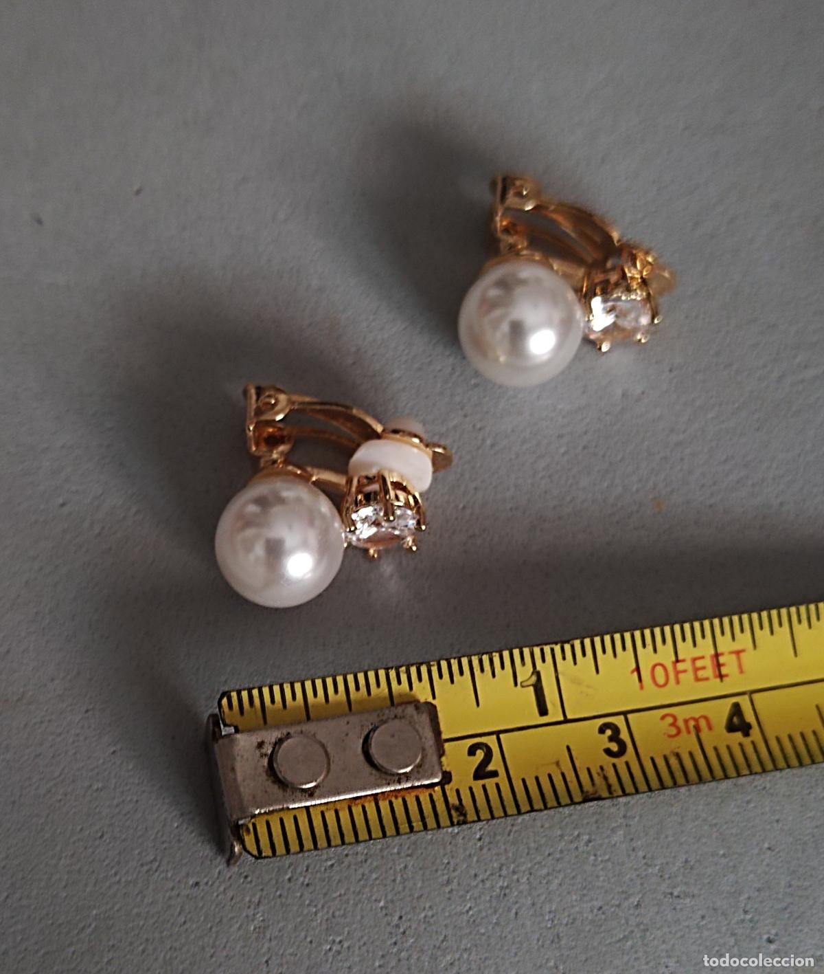 Joyeria: Pendientes dorados con perlas y circonitas. - Foto 2