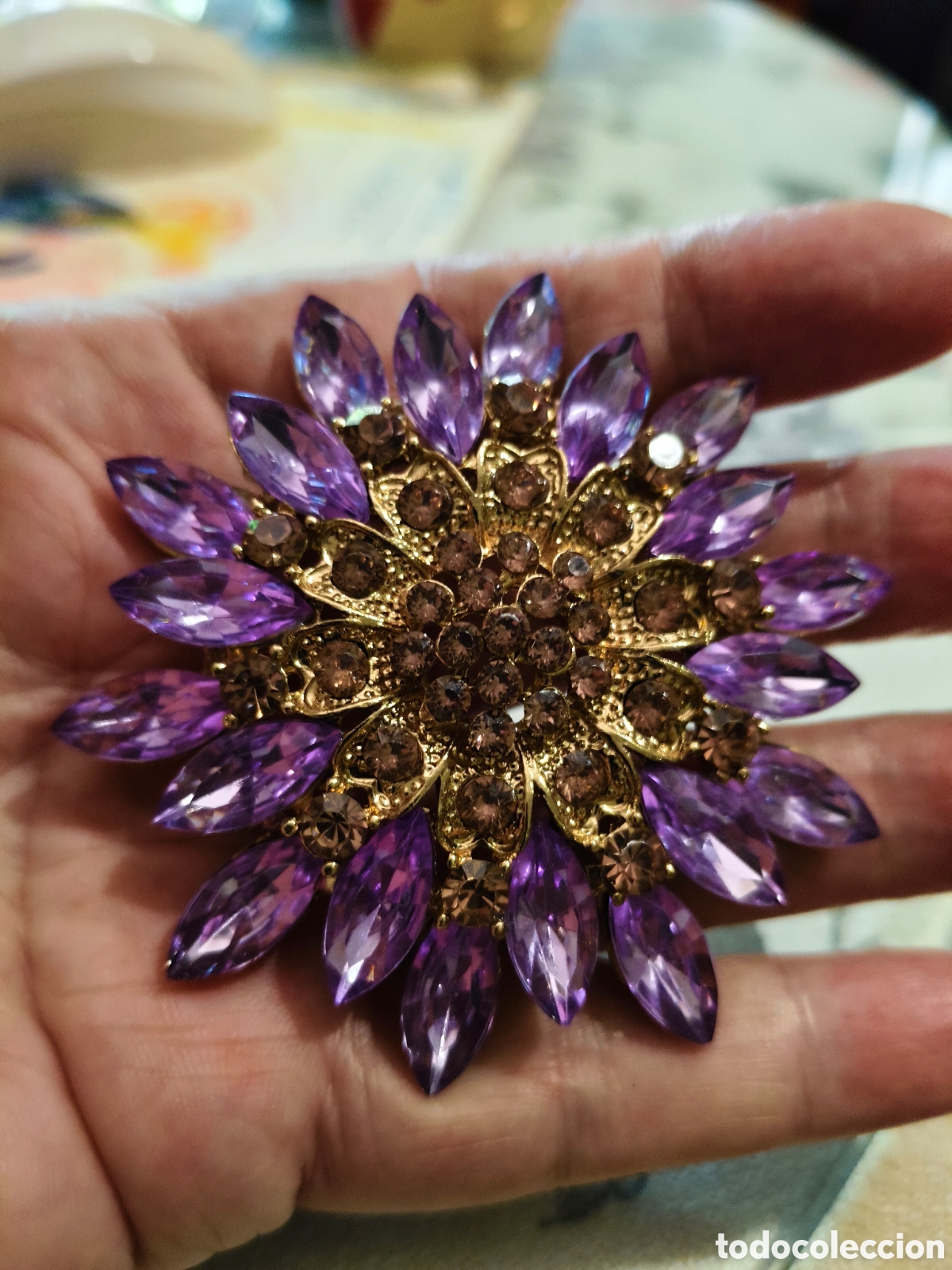 Joyeria: Enorme broche margarita acabado en oro y cristal Checo azul