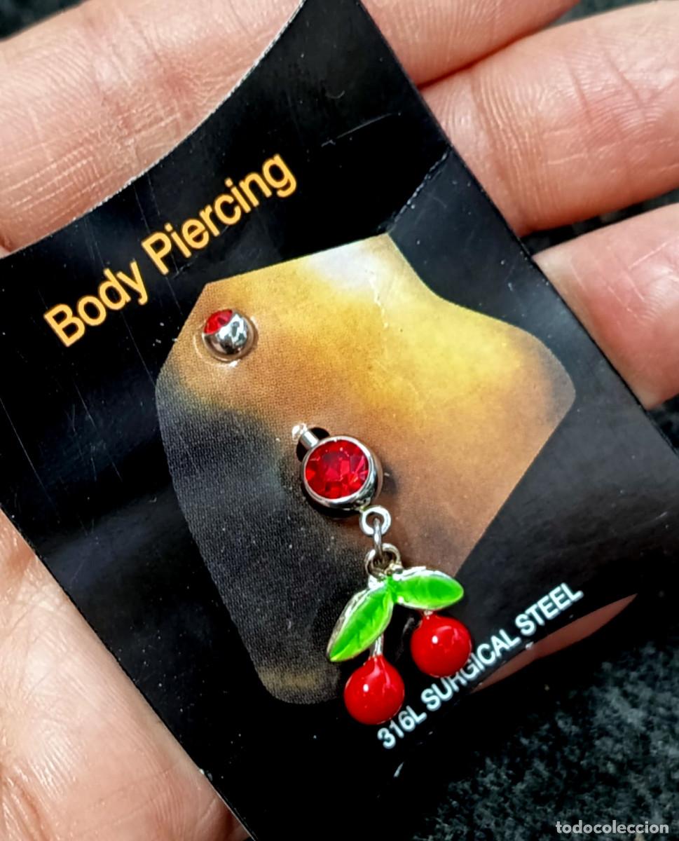 Joyeria: Piercing para ombligo de acero con cerezas colgantes y strass rojo, Nuevo