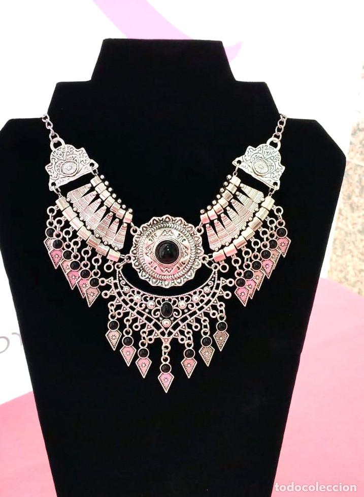 Joyeria: Collar corto color plata con negro, Nuevo