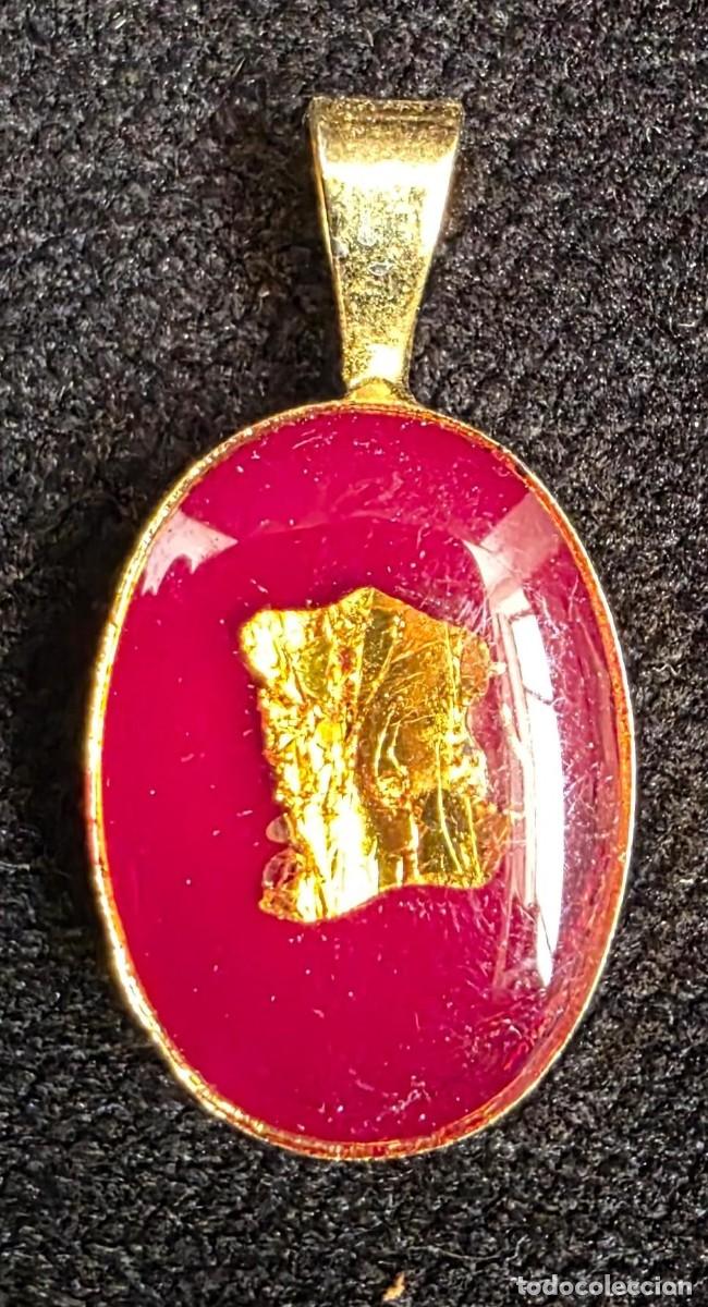 Joyeria: Colgante Vintage Ovalado Rosa Fucsia con Inclusi&oacute;n Dorada &ndash; Bisuter&iacute;a Retro de Colecci&oacute;n &ndash; 3 cm