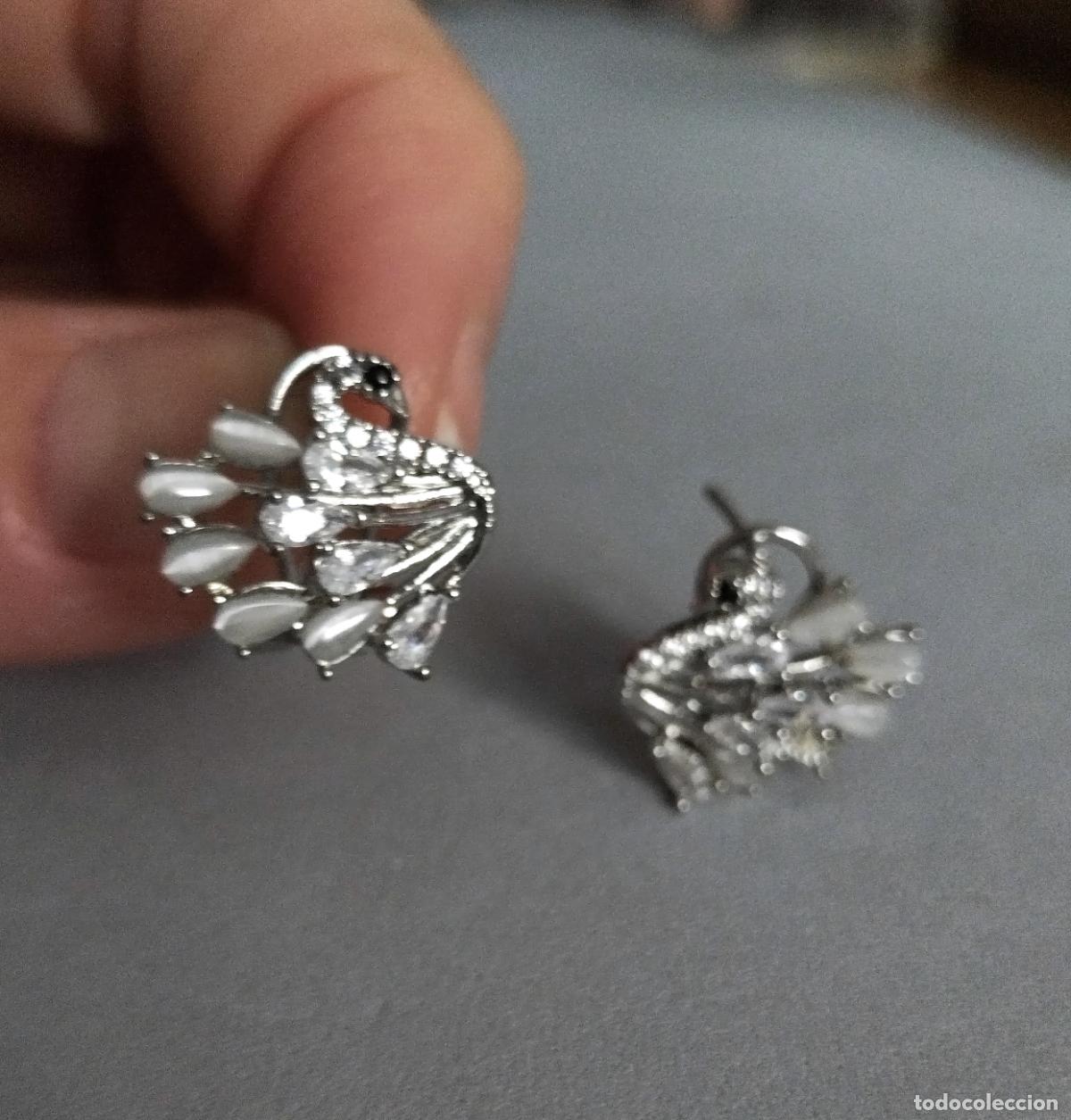 Joyeria: Pendientes plateados con cristalitos.