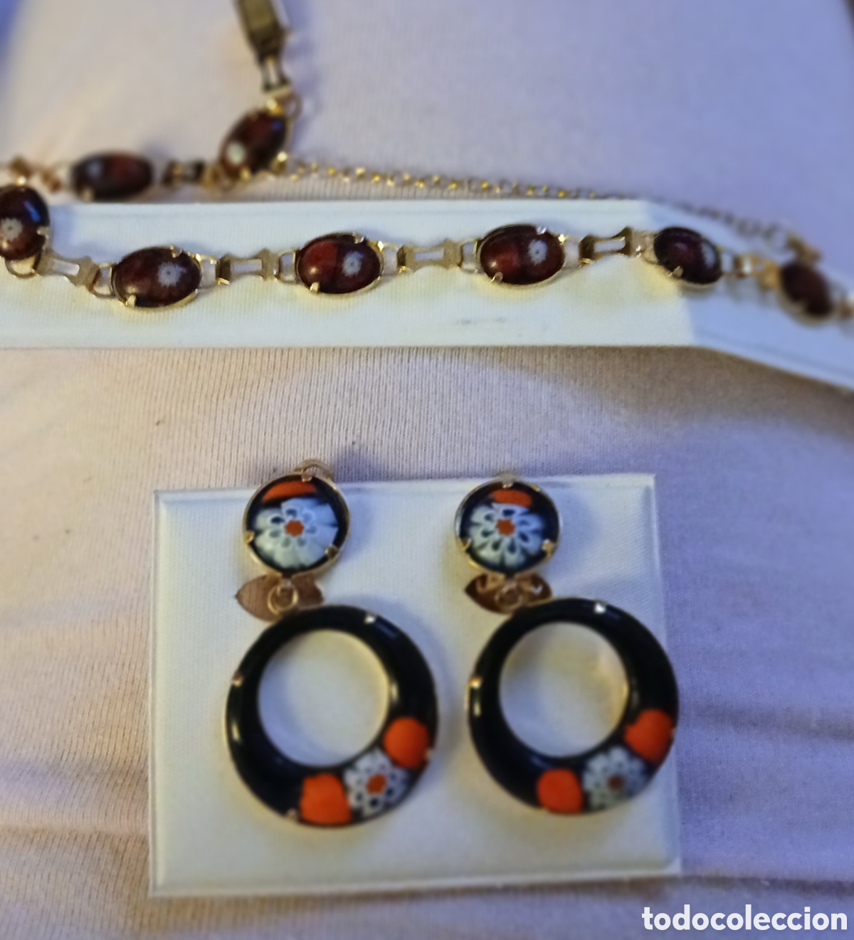 Joyeria: Pulsera y pendientes de bisuter&iacute;a.