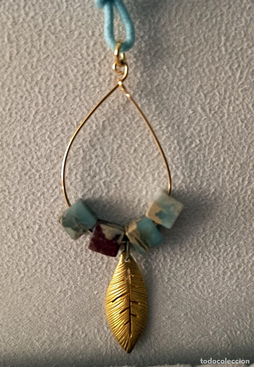 Joyeria: MUY BONITO COLLAR CON PIEDRAS Y HOJA DORADA