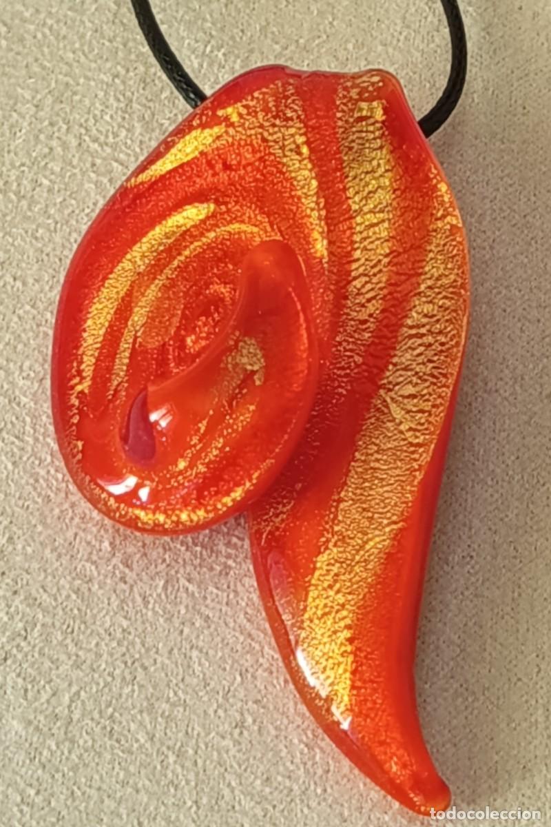 Joyeria: COLORIDO COLGANTE DE CRISTAL DE MURANO EN TONO NARANJA CON DETALLES DORADOS