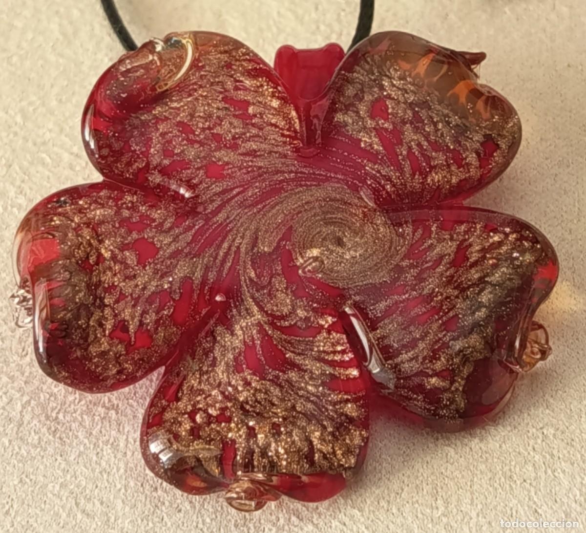 Joyeria: PRIMOROSO COLGANTE DE CRISTAL DE MURANO EN FORMA DE FLOR EN ROJO OSCURO Y DORADO