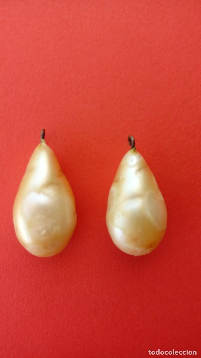 Joyeria: PENDIENTES GRANDES CON PERLAS BARROCAS. EL ENGANCHE ES MET&Aacute;LICO. 3.4 Y 3,2 CMS DE ALTURA.