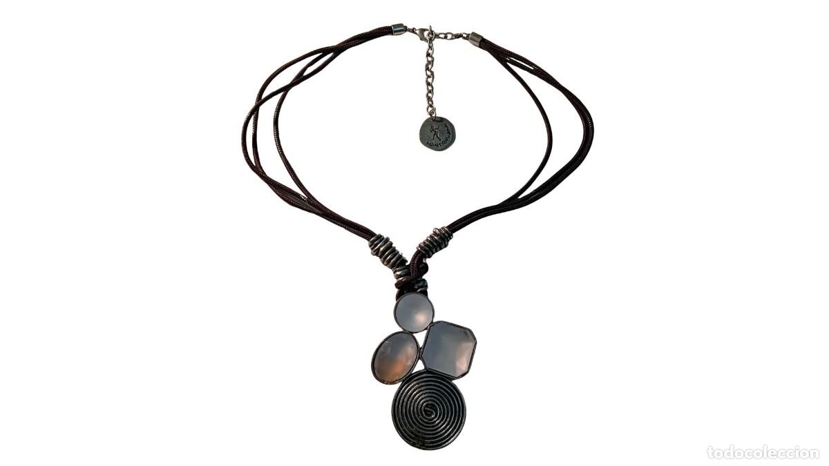 Joyeria: COLLAR MANTRA'S YOU &middot; ESPIRAL METAL + N&Aacute;CAR/CALCEDONIA GRIS &middot; A&Ntilde;OS 2000/2010 &middot; COLECCIONISTA