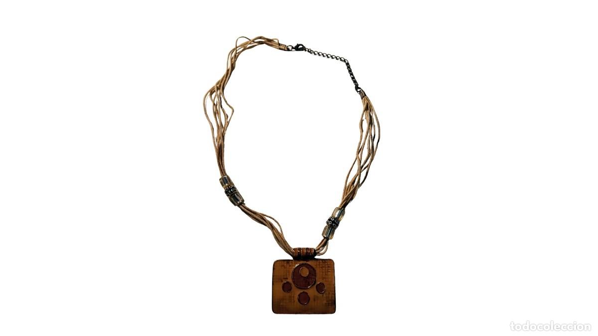Joyeria: COLLAR 7 CORDELES LINO &middot; COLGANTE MADERA LACADA CUADR&Iacute;CULA &middot; 4 ESFERAS COBRE &middot; A&Ntilde;OS 2000/2010