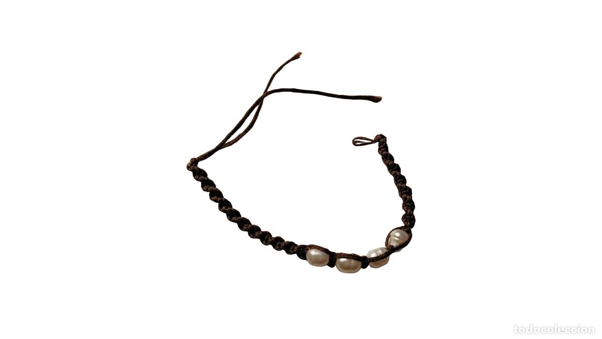 Joyeria: PULSERA MACRAM&Eacute; HILO TRENZADO MARR&Oacute;N &middot; 4 PERLAS N&Aacute;CAR BLANCAS &middot; NUDO AJUSTABLE &middot; A&Ntilde;OS 90/2000