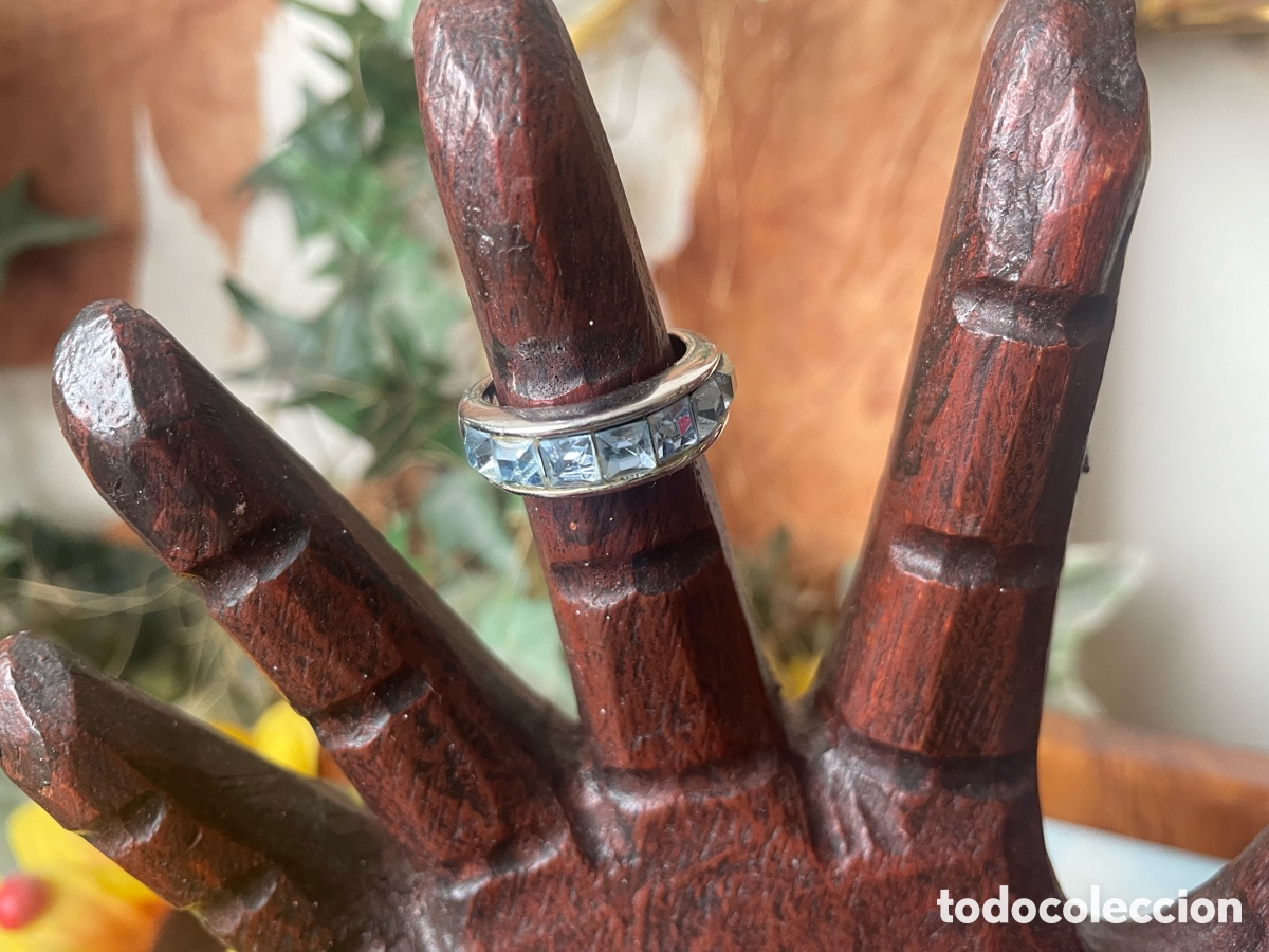 Joyeria: anillo de bisuter&iacute;a color plateado con cristales azules