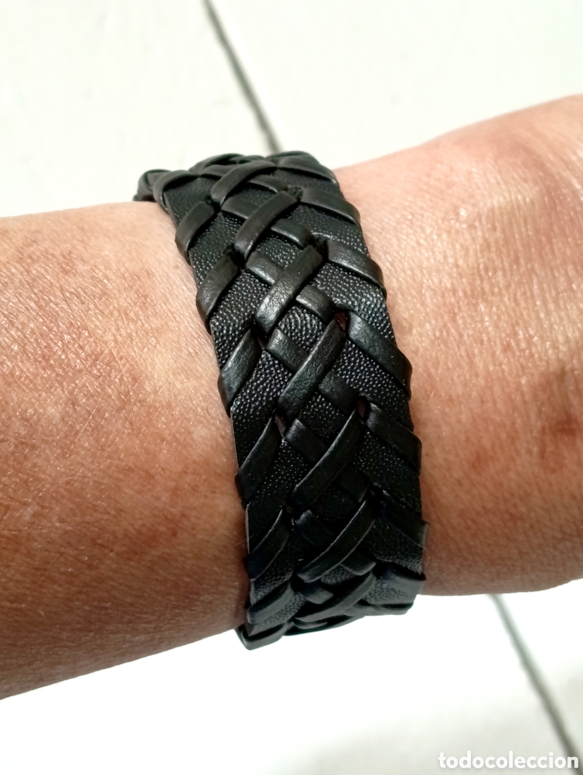 Joyeria: Pulsera para hombre color negro, nueva