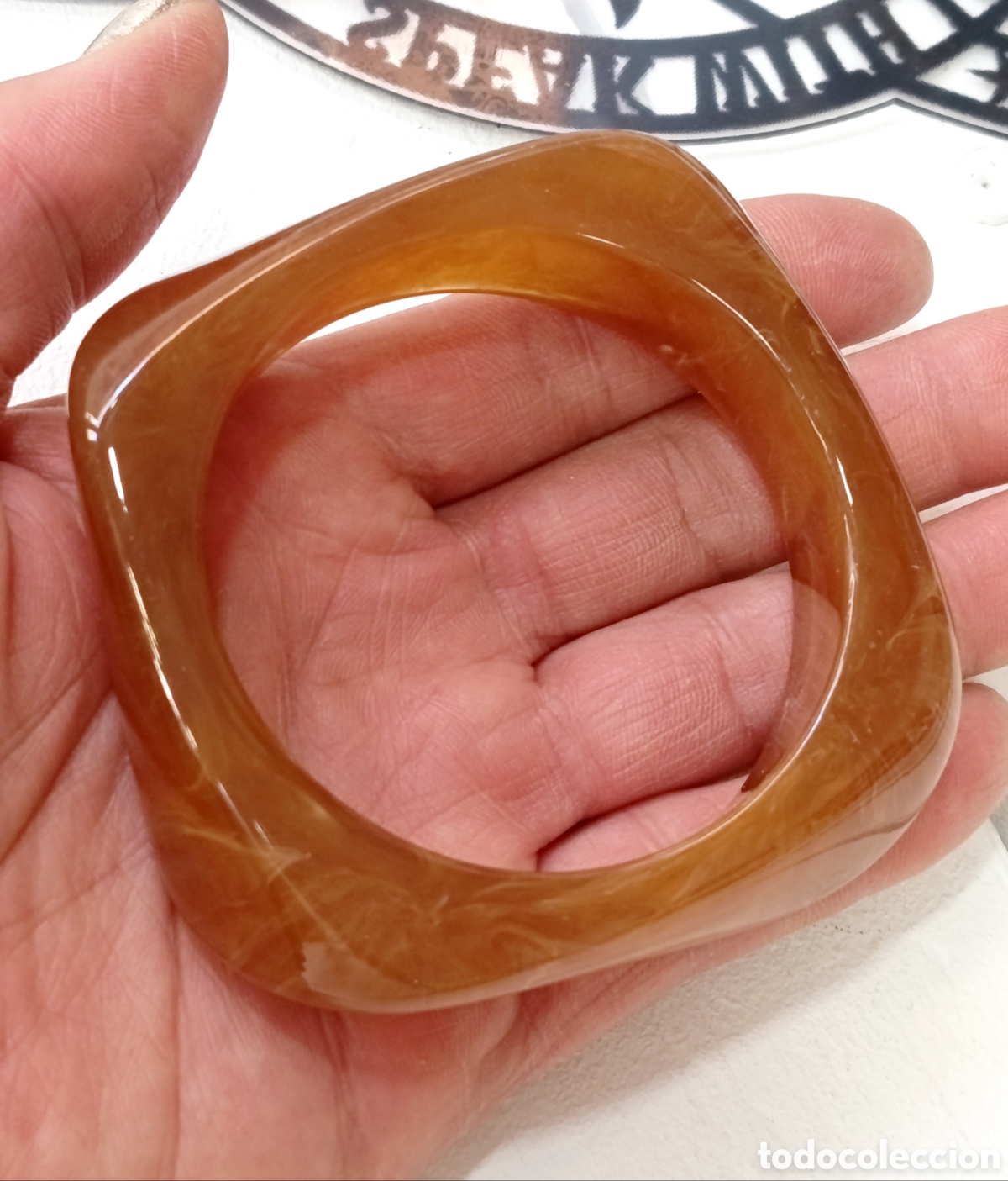Joyeria: Pulsera acr&iacute;lica color marr&oacute;n suave, antial&eacute;rgica, nueva