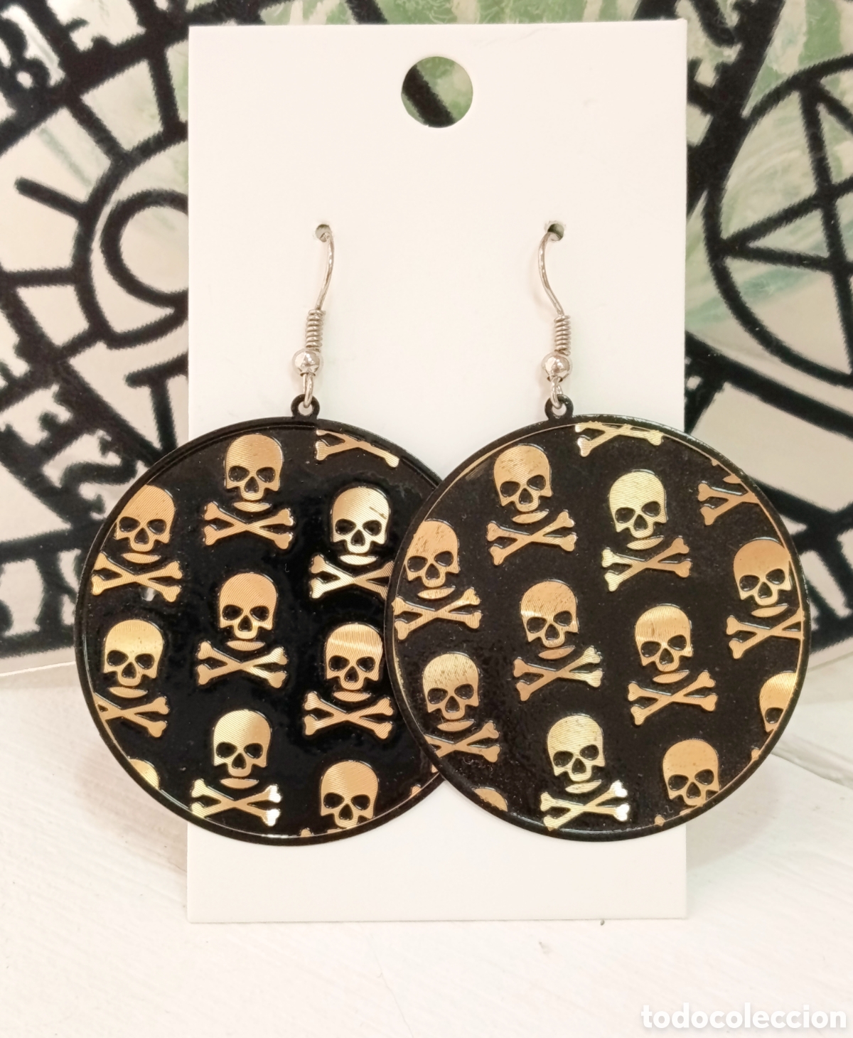Joyeria: Pendientes con calaveras color negro y oro, nuevos