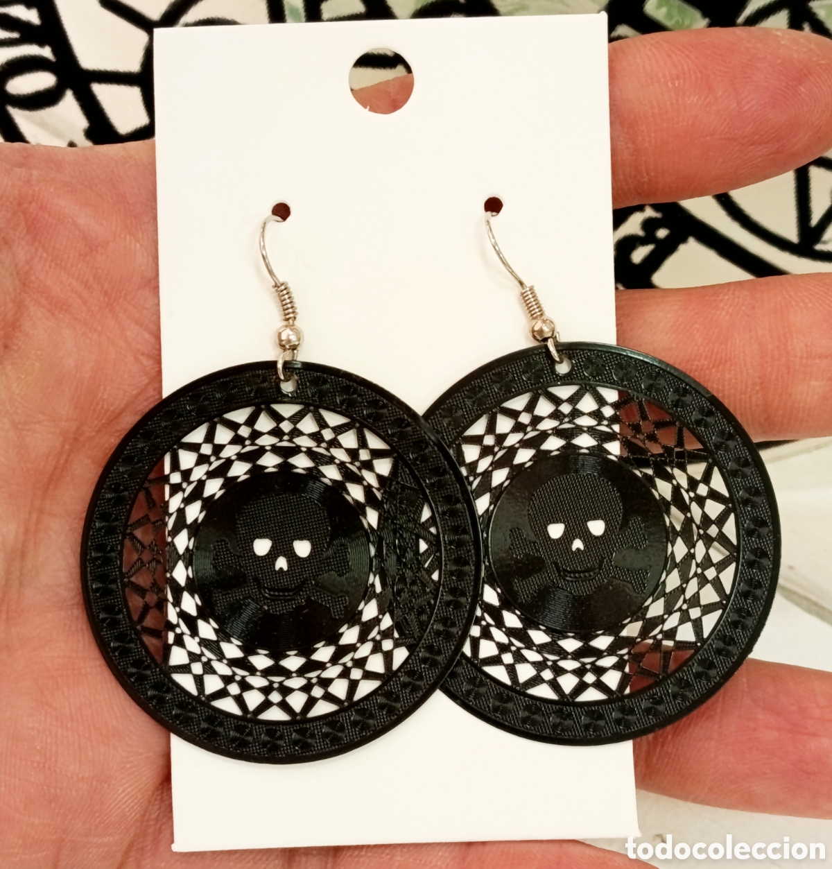 Joyeria: Pendientes color negro con calavera, nuevos