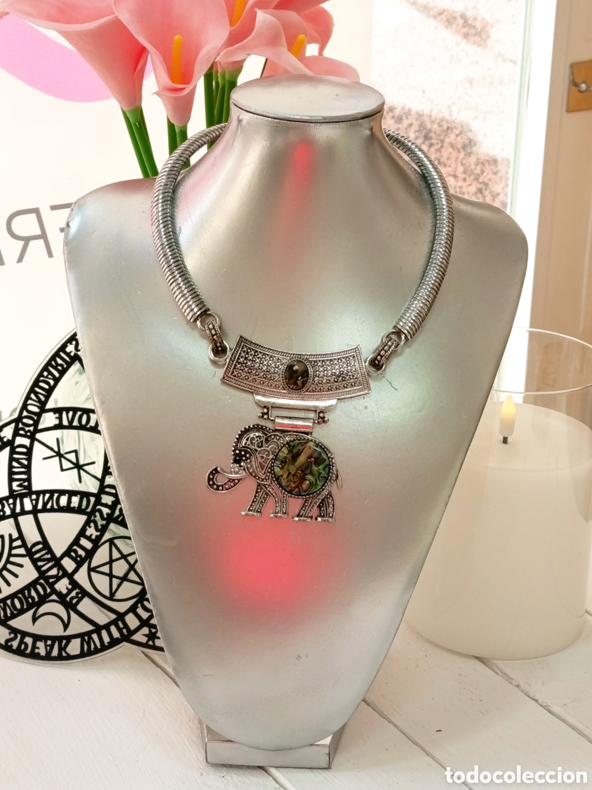 Joyeria: Collar bohemio color plata con elefante, nuevo