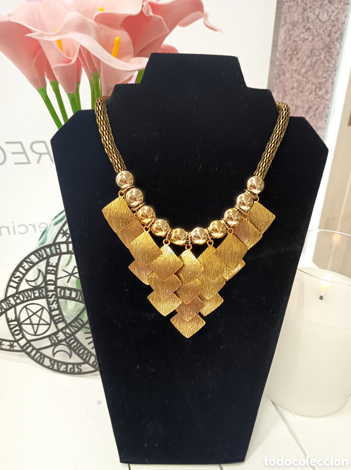 Joyeria: Collar corto color oro colgantes, nuevo