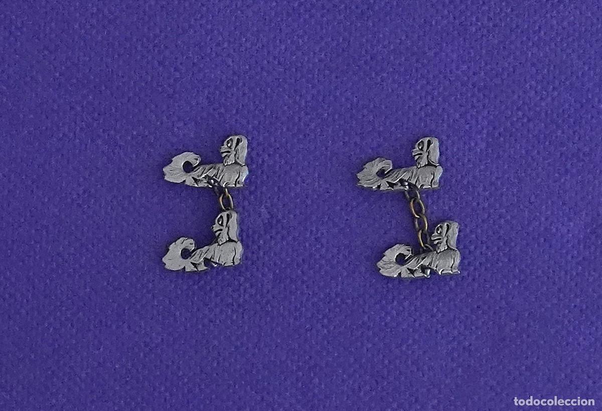 Joyeria: Gemelos de metal con la figura de un perrito tipo &ldquo;Reina&rdquo; (de &ldquo;La Dama y el Vagabundo&rdquo;) (ver fotos)