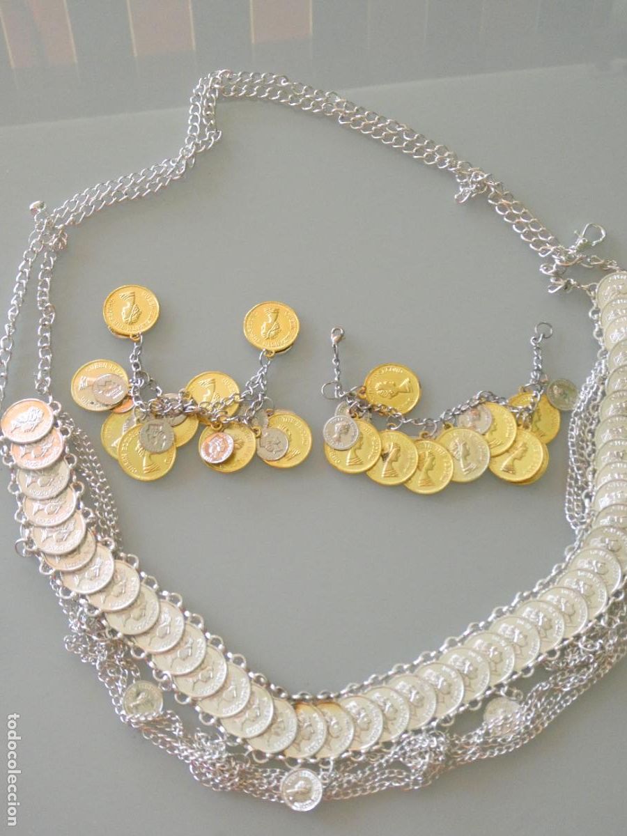 Joyeria: GRAN COLLAR GARGANTILLA Y 2 PULSERAS. BISUTER&Iacute;A. MONEDAS MEDALLAS REINA. 250GR